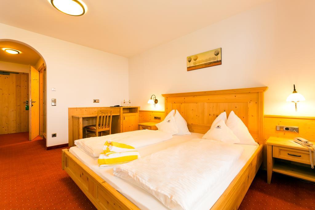 רידאנה Hotel Schneeberg Family Spa Resort חדר תמונה